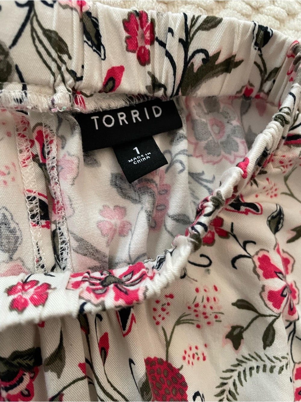 Floral Sleeveless Mock Neck Dress in Pink and White - Picture 10 of 11